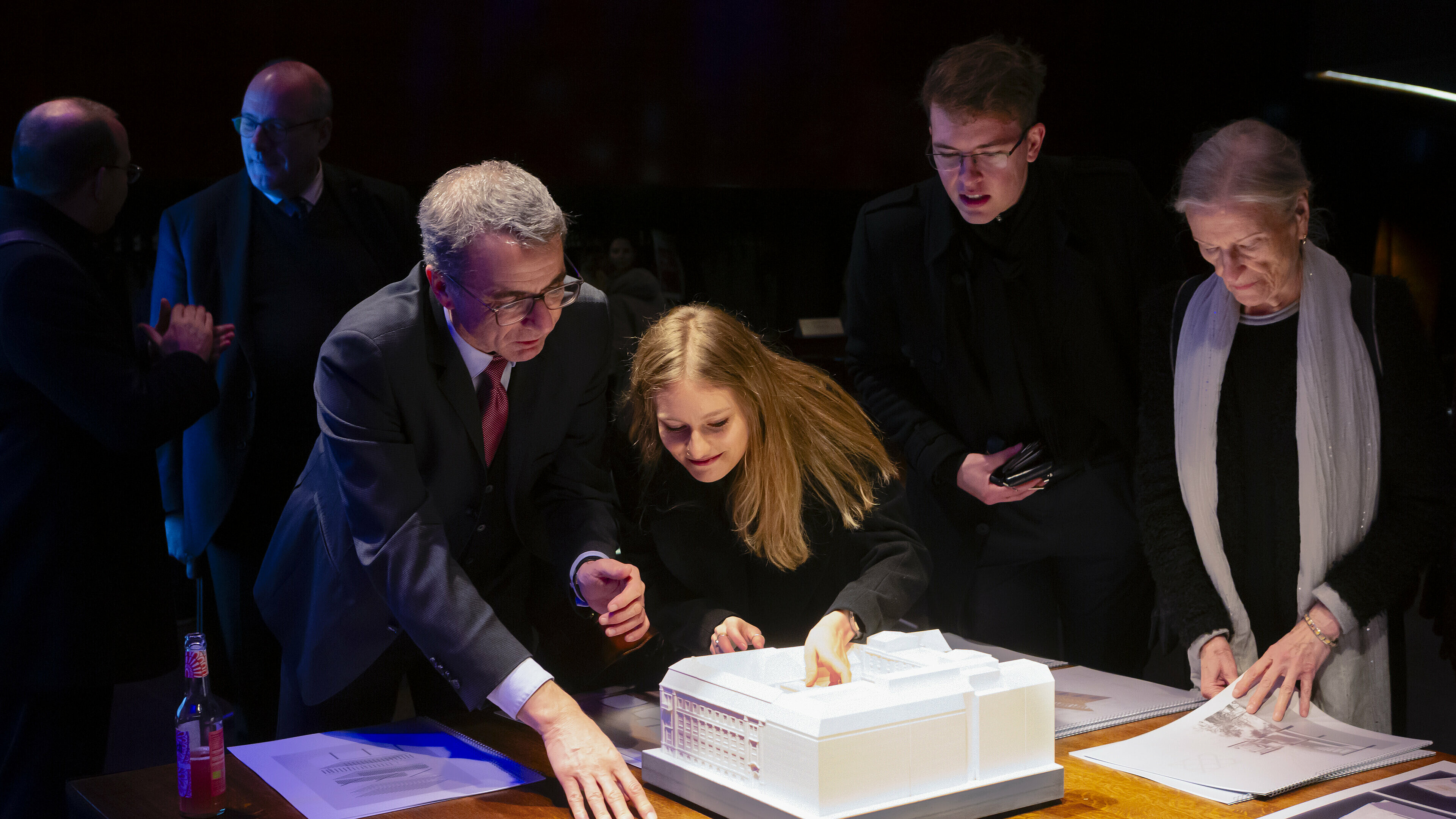 Potsdamer Architekturstudierende stellten Ihre Modelle für eine Wissenschaftslounge vor.