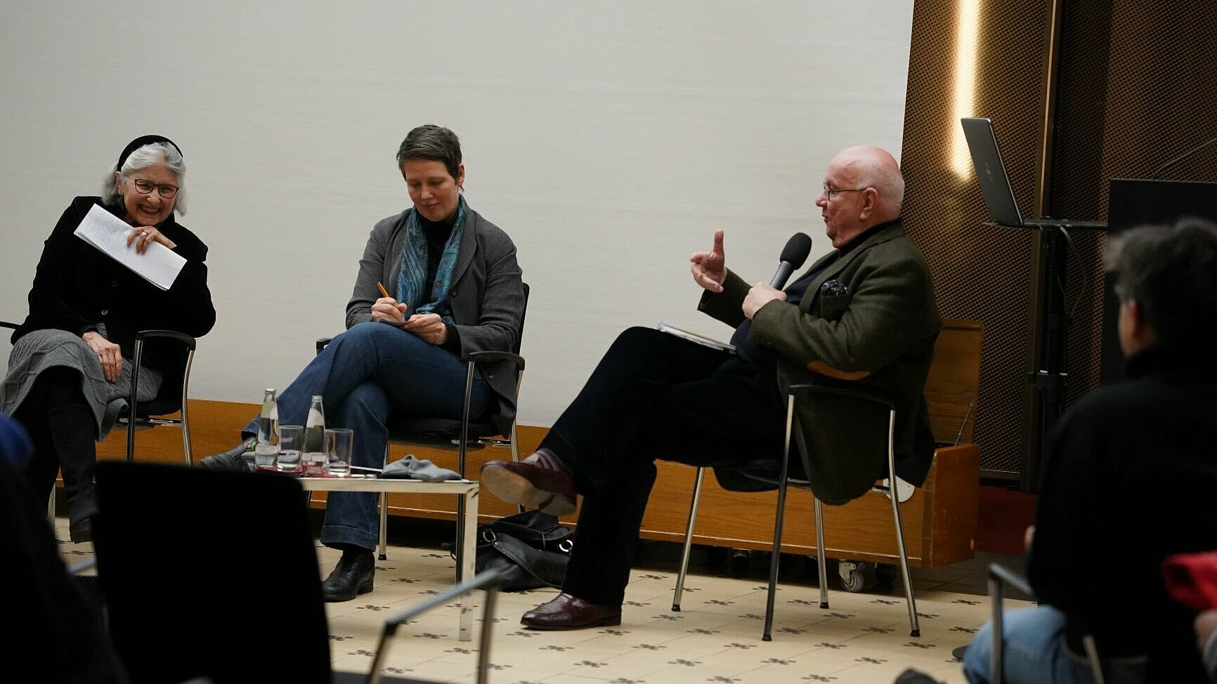 Podiumsdiskussion "Kann Wissenschaft Konflikte lösen?" am 12.02. mit Lorraine Daston, Viola Priesemann und Peter Strohschneider, moderiert von Anita Traninger.